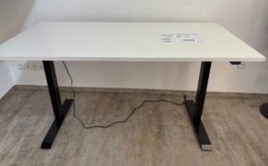 Elektricky výškově nastavitelný stůl POWERO – černý