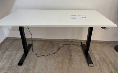 Elektricky výškově nastavitelný stůl POWERO – černý